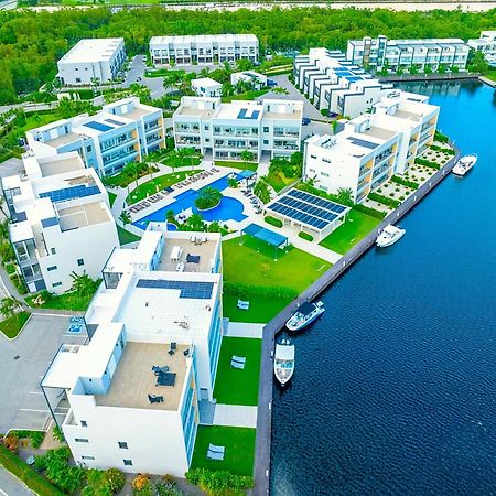 Cayman Luxury Rentals At One Canal Point Джорджтаун Экстерьер фото