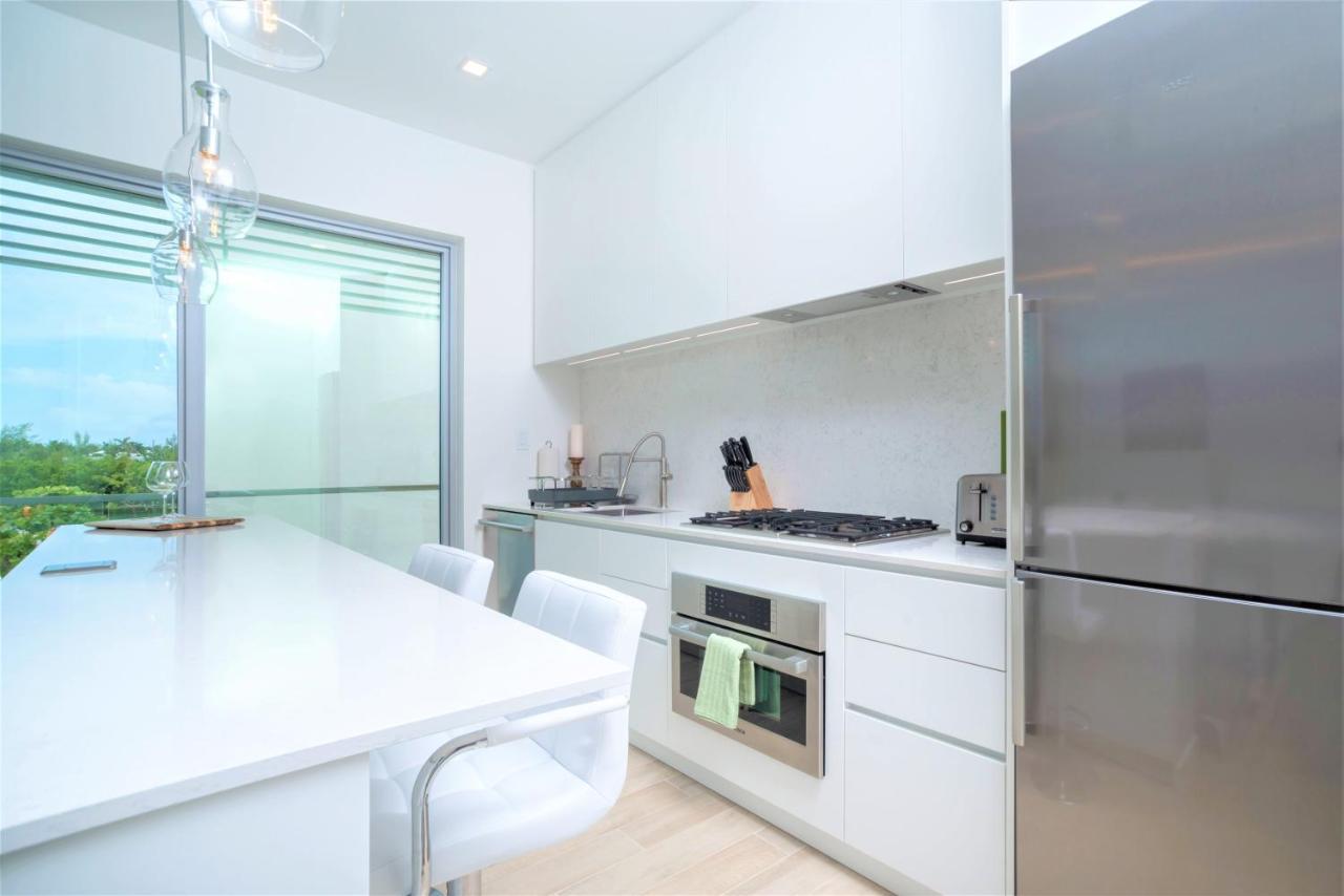 Cayman Luxury Rentals At One Canal Point Джорджтаун Экстерьер фото