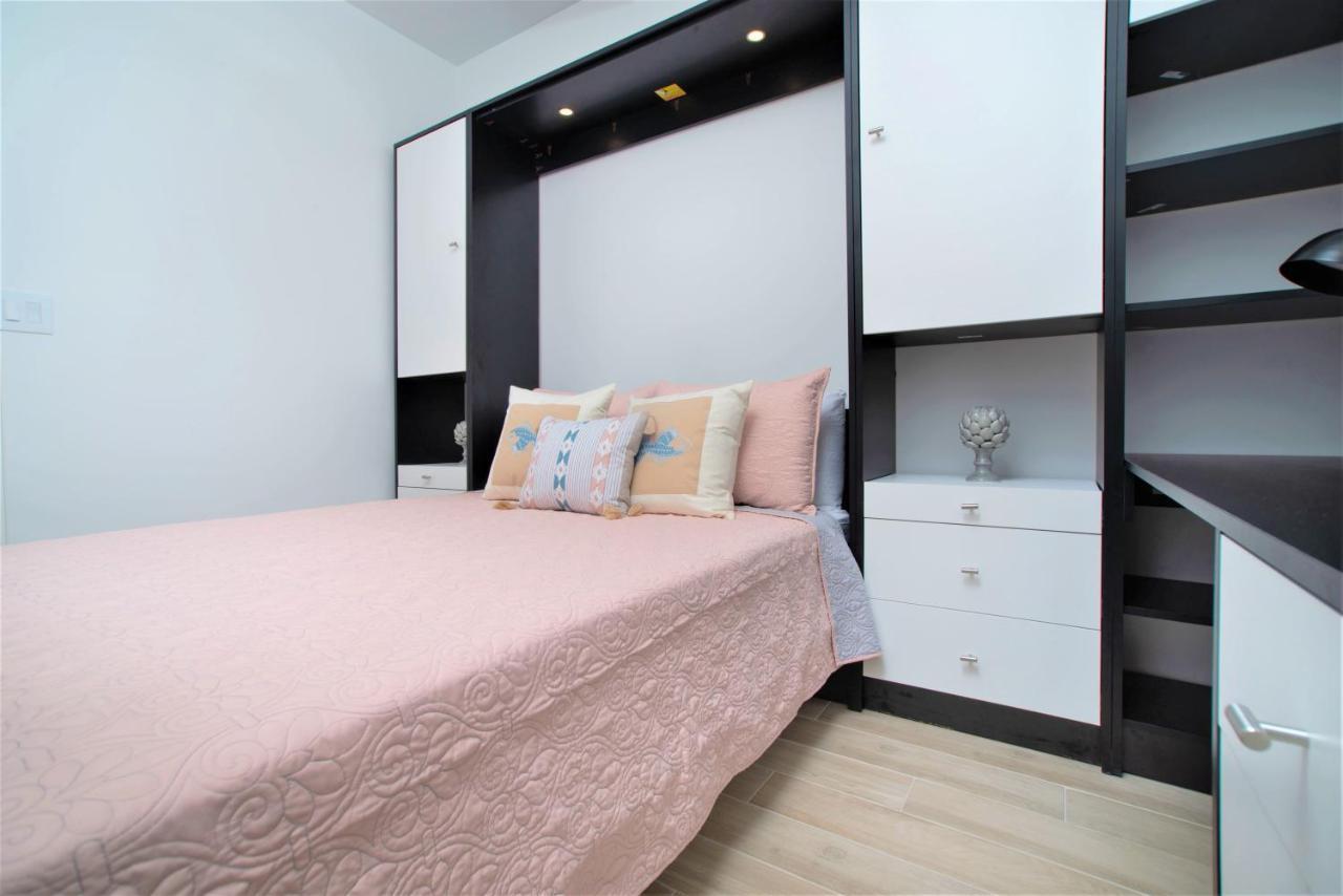 Cayman Luxury Rentals At One Canal Point Джорджтаун Экстерьер фото