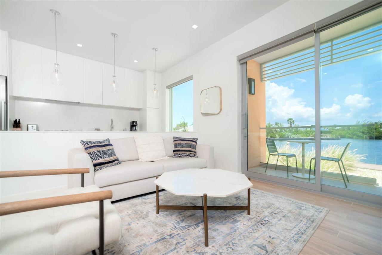 Cayman Luxury Rentals At One Canal Point Джорджтаун Экстерьер фото