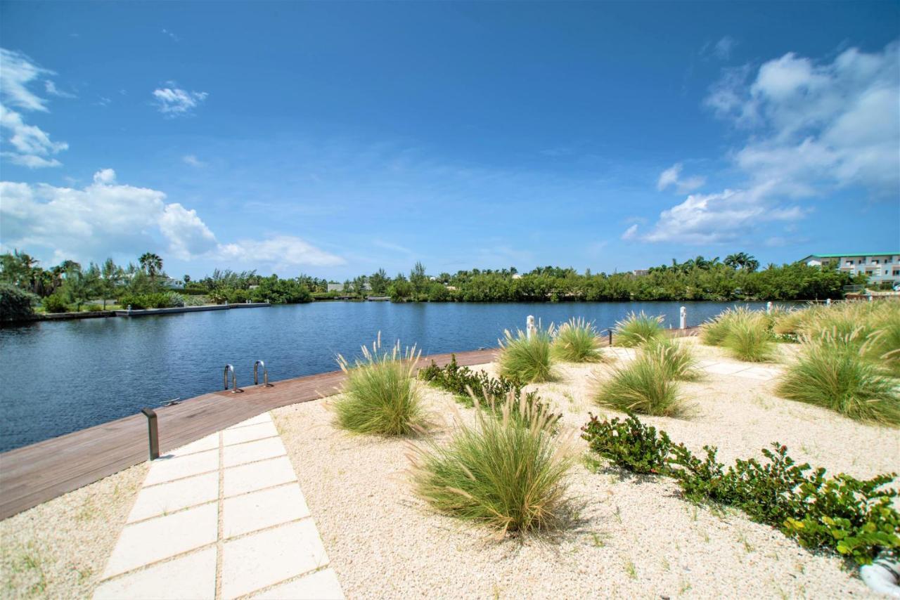 Cayman Luxury Rentals At One Canal Point Джорджтаун Экстерьер фото
