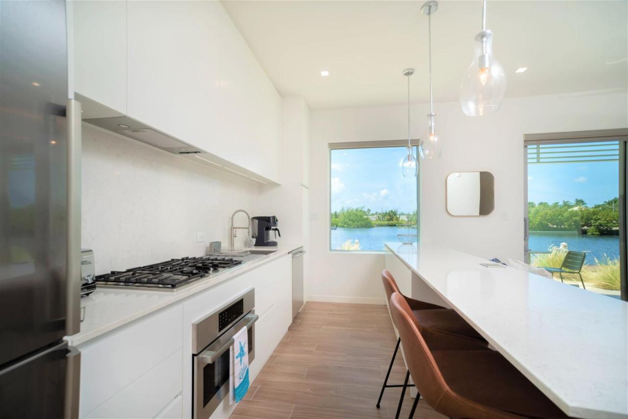 Cayman Luxury Rentals At One Canal Point Джорджтаун Экстерьер фото