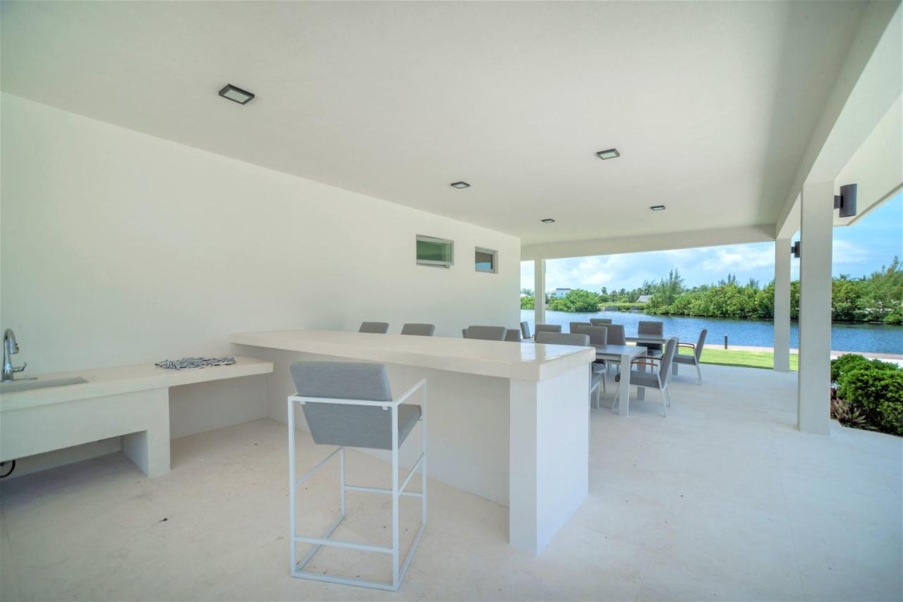 Cayman Luxury Rentals At One Canal Point Джорджтаун Экстерьер фото