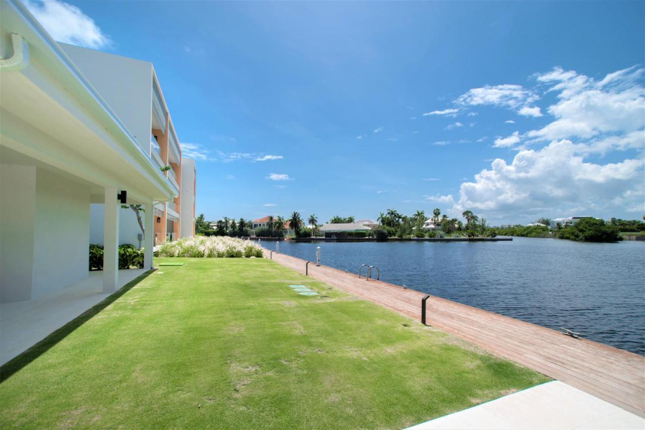 Cayman Luxury Rentals At One Canal Point Джорджтаун Экстерьер фото