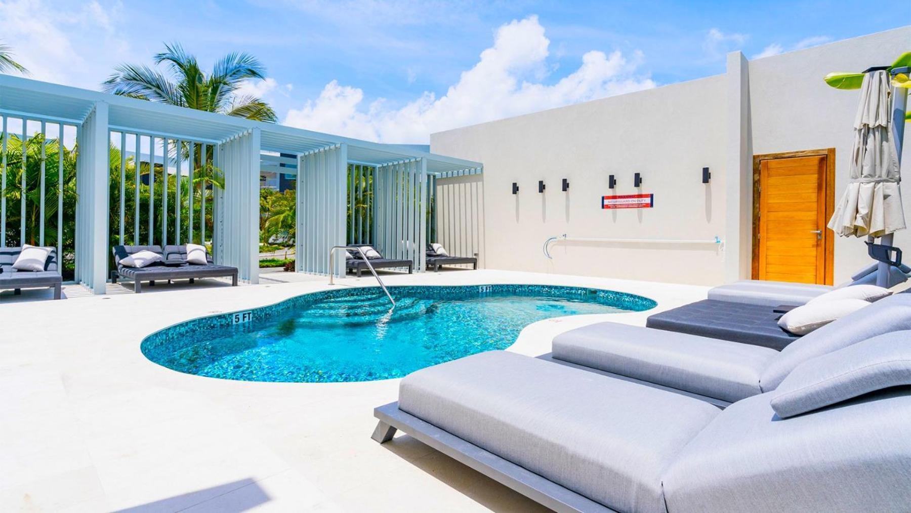 Cayman Luxury Rentals At One Canal Point Джорджтаун Экстерьер фото