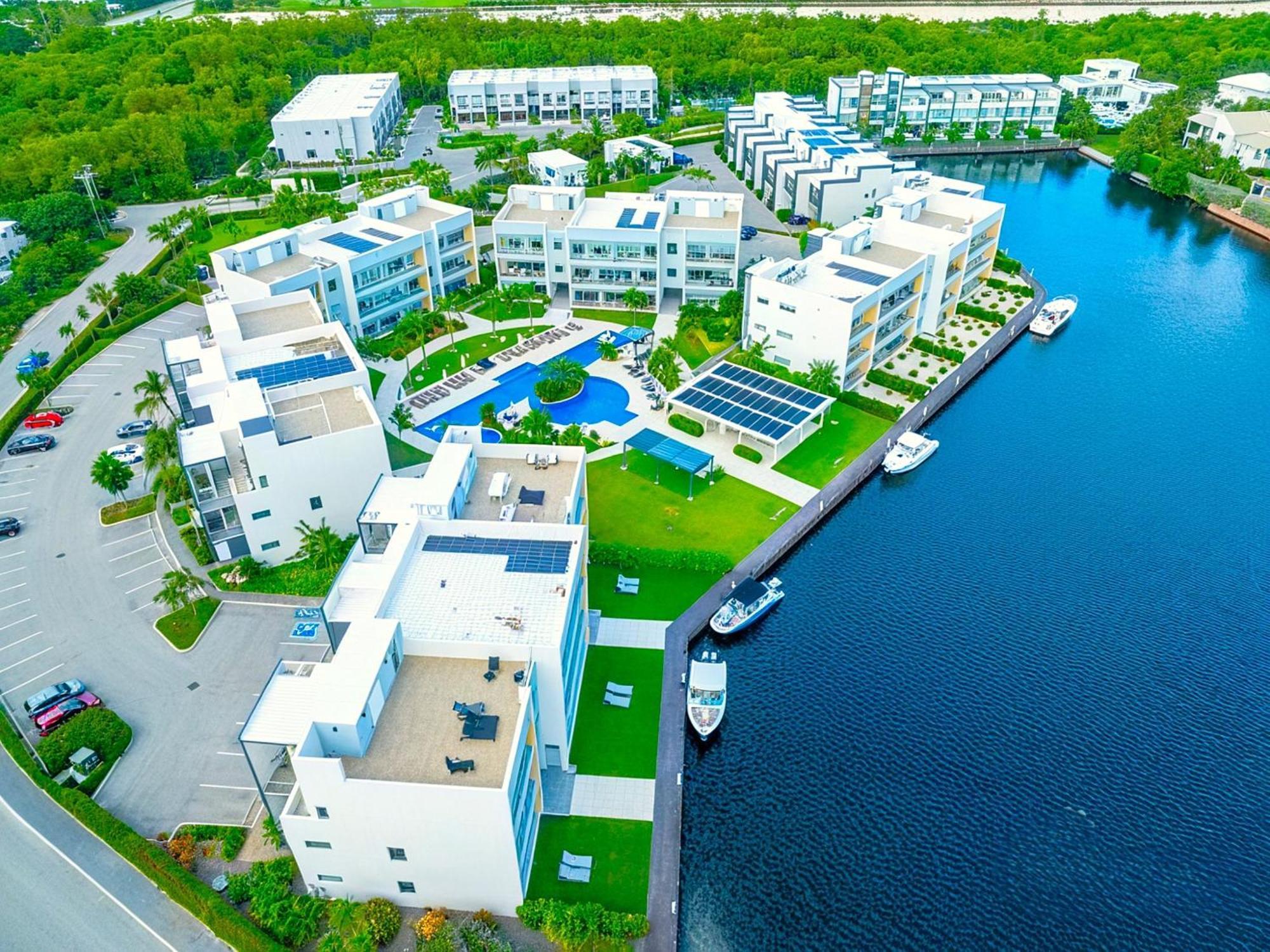Cayman Luxury Rentals At One Canal Point Джорджтаун Экстерьер фото