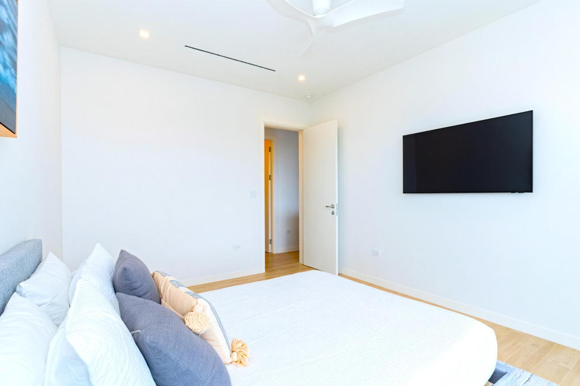 Cayman Luxury Rentals At One Canal Point Джорджтаун Экстерьер фото