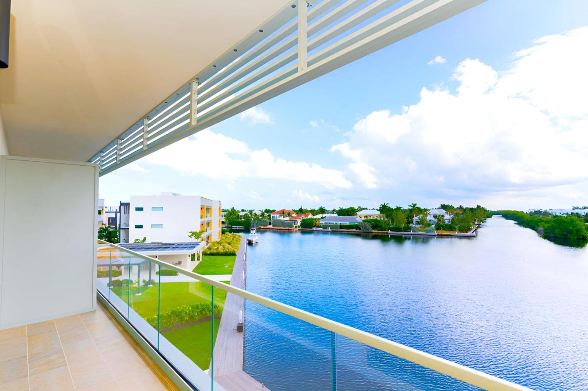 Cayman Luxury Rentals At One Canal Point Джорджтаун Экстерьер фото